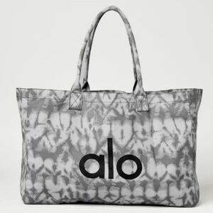 ALO Yoga Iconic Gray Tie-dye Tote Bag
